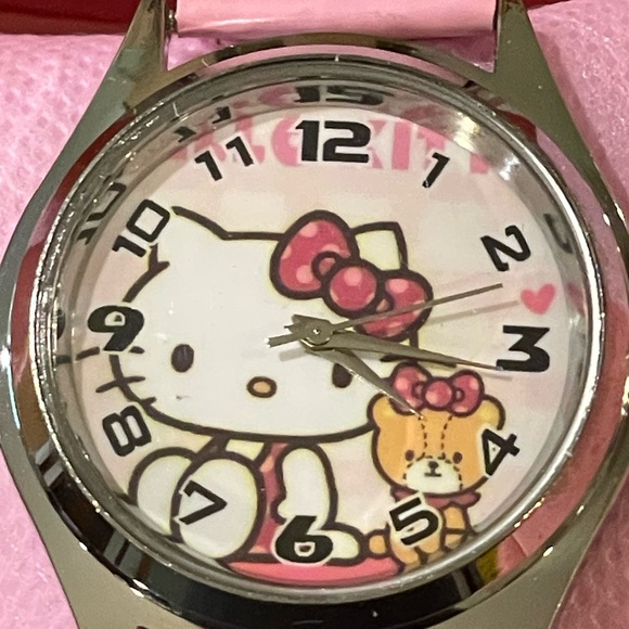🆕 Hello Kitty - SANRIO Licensed Anime Character Wrist Watch - With Gift Box - Picture 5 of 7